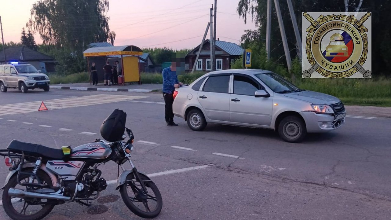Главная картинка новости: В Чувашии двое подростков пострадали в ДТП при выезде на «зебру»