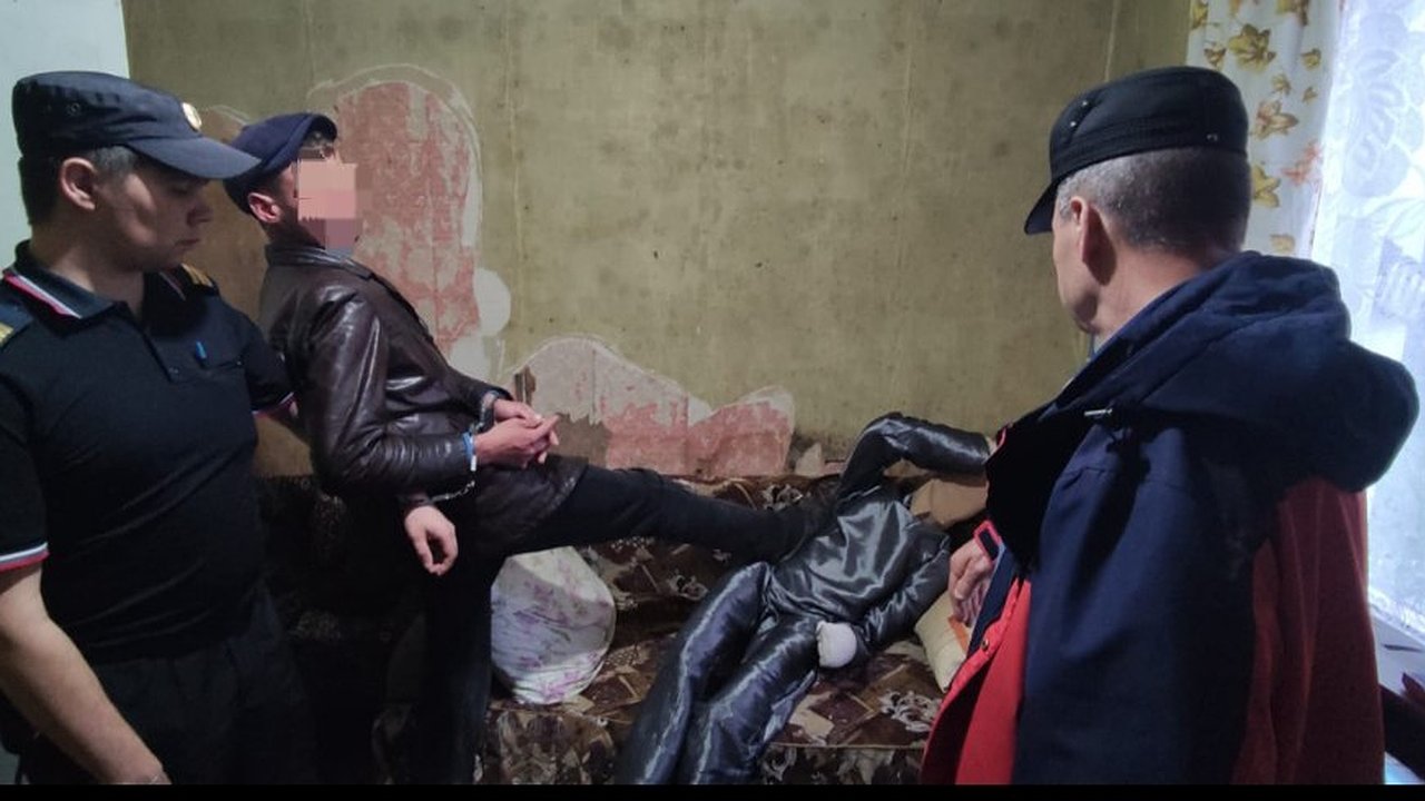 Главная картинка новости: В Чувашии мужчину арестовали по подозрению в смертельном избиении бабушки