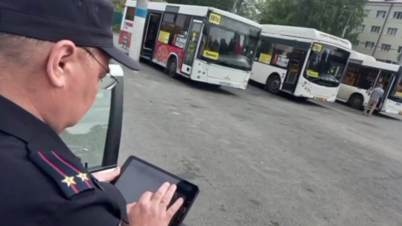 Главная картинка новости: В Чувашии выявили 73 нарушения в ходе рейда по проверке автобусов