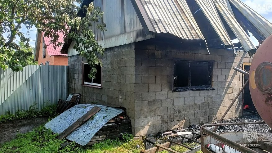 Главная картинка новости: Два возгорания потушены за сутки в Чувашии — в селе и в общежитии