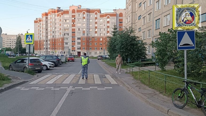 Главная картинка новости: В Чебоксарах водитель питбайка сбил школьника на переходе и скрылся