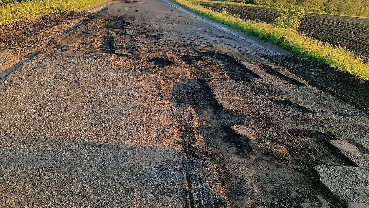 Главная картинка новости: В Чувашии начали ямочный ремонт после проверки прокуратуры