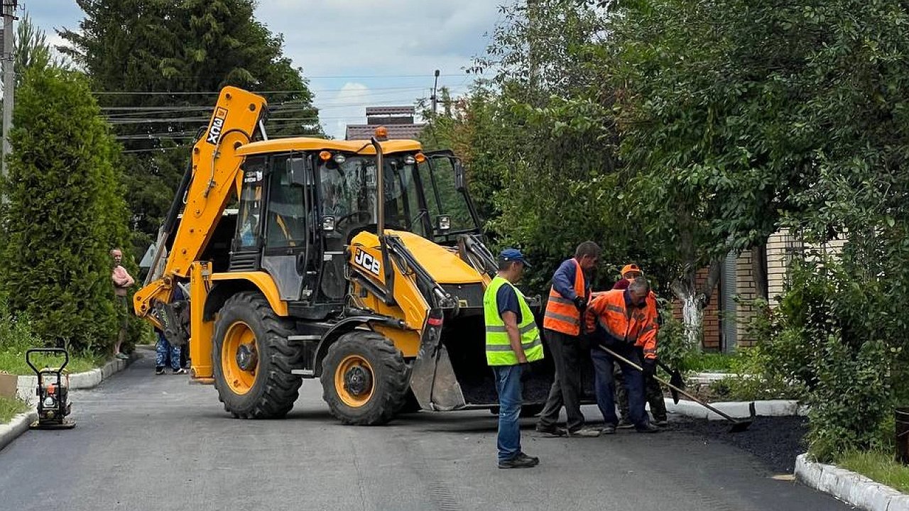 Главная картинка новости: В Чебоксарах впервые заасфальтировали дороги в частном секторе