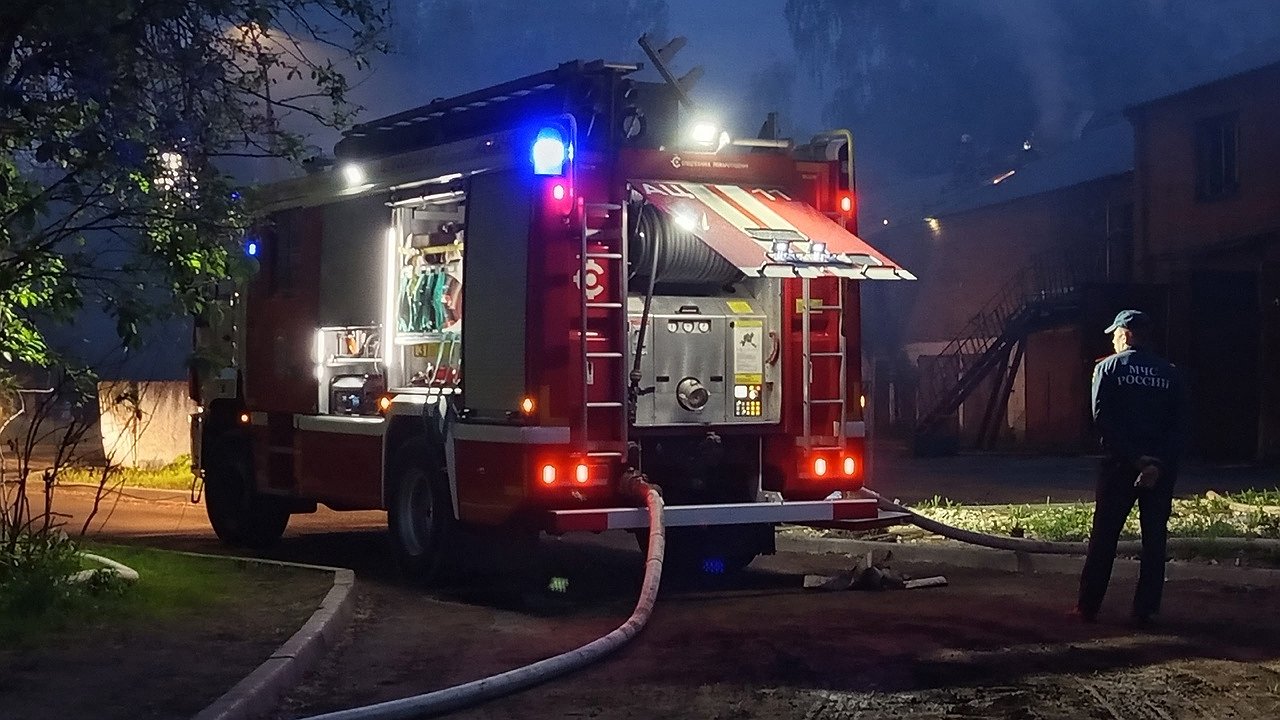 Главная картинка новости: В Чувашии мужчина отравился угарным газом во время пожара в общежитии