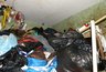 Миниатюра новости: В Чебоксарах пенсионеров заставили убрать свалку из собственной квартиры