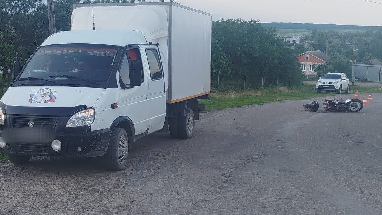 Главная картинка новости: В Чувашии в ДТП погиб 17-летний мотоциклист