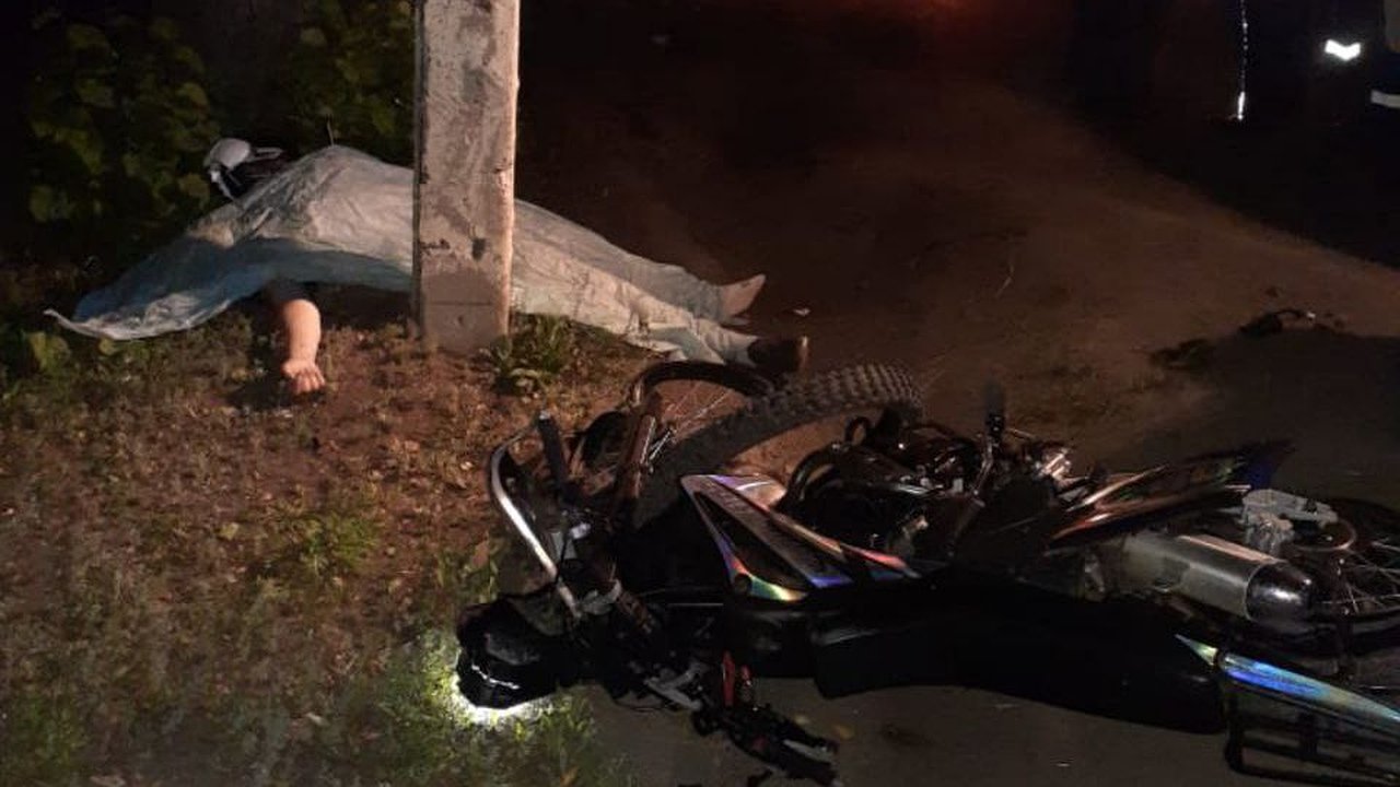 Главная картинка новости: В Чувашии девятиклассник разбился насмерть, врезавшись в опору ЛЭП