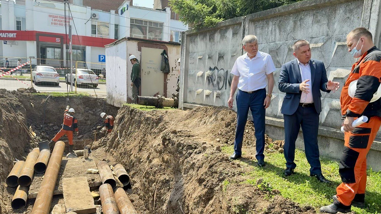 Главная картинка новости: Мэр Чебоксар контролирует устранение аварий на теплосетях