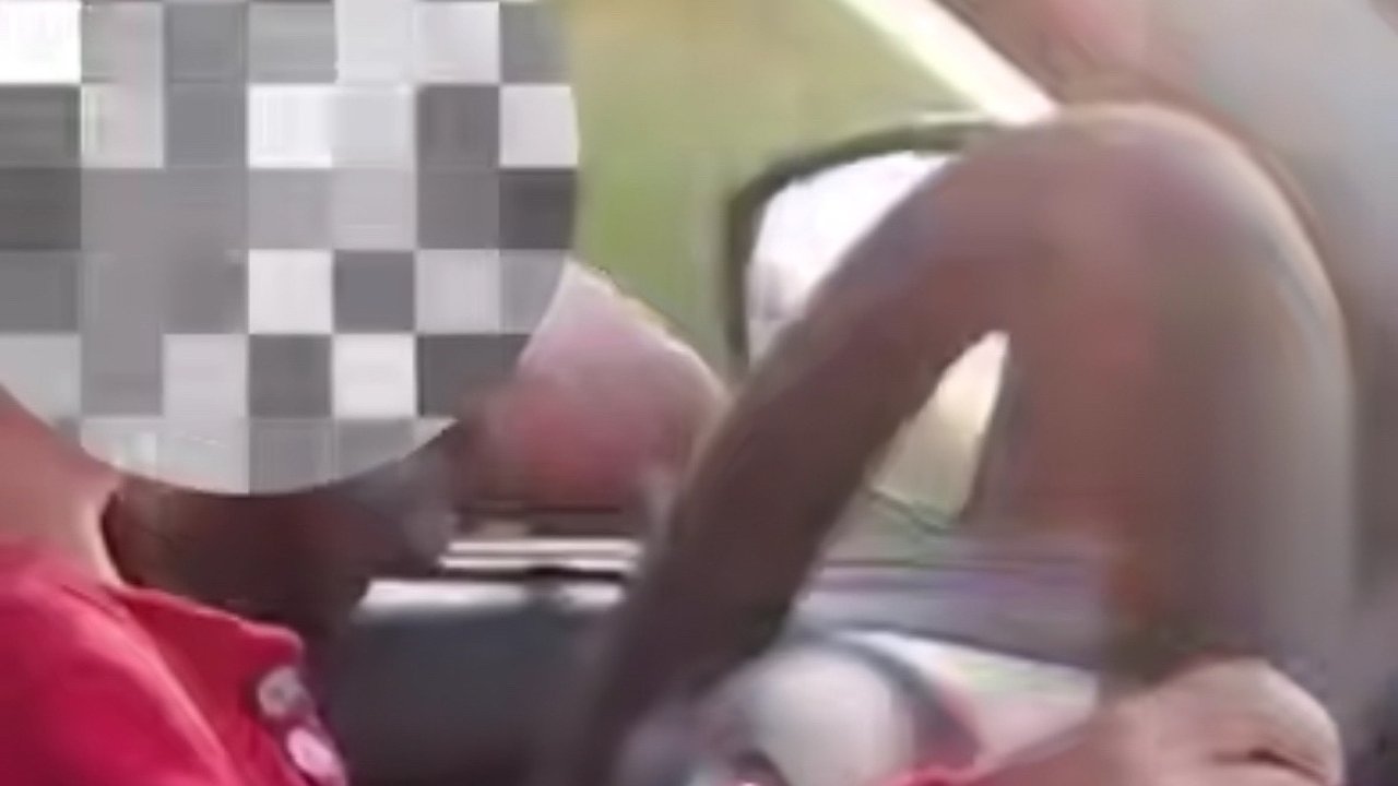 Главная картинка новости: В Чувашии наказали водителя за передачу руля ребёнку