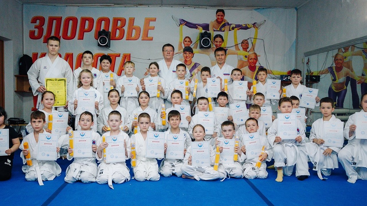 Главная картинка новости: 45 каратистов-новичков из Чувашии получили желтые пояса благодаря грантовому проекту