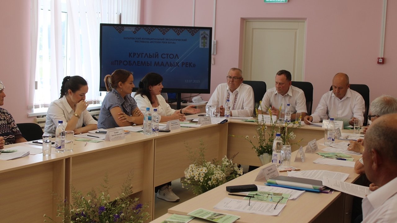 Главная картинка новости: В Чувашии открыли экомаршрут и обсудили защиту малых рек