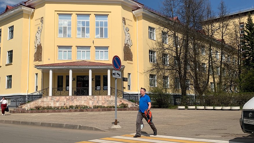 Главная картинка новости: Верховный Суд поставил окончательную точку: нужно ли водителю ждать, пока пешеход полностью перейдёт дорогу