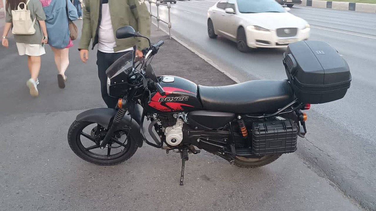 Главная картинка новости: В Чебоксарах мотоциклист сбил молодого человека на переходе