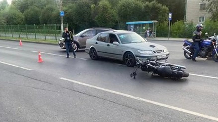 Главная картинка новости: Мотоциклист с переломом ноги доставлен в больницу после ДТП в Чебоксарах