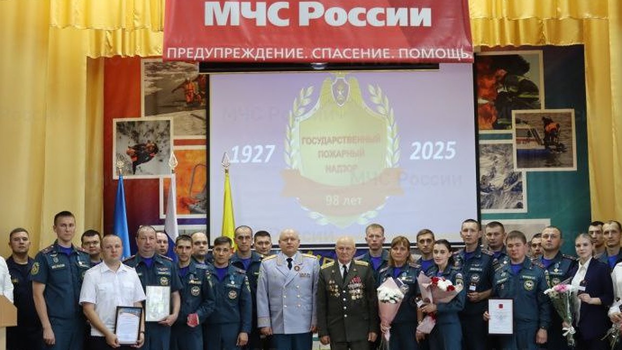 Главная картинка новости: Чувашия провела торжественное собрание в честь 98-летия пожарного надзора