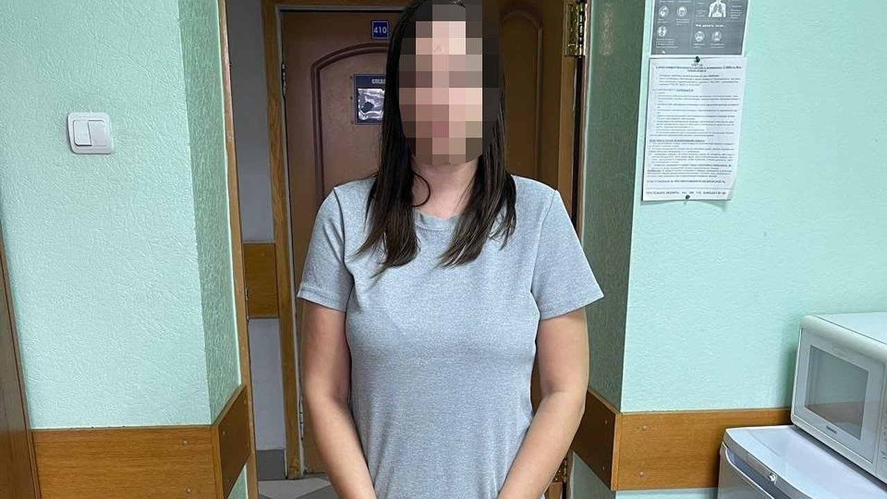 Главная картинка новости: Полиция Чувашии задержала подозреваемую в мошенничестве с продажей шуб