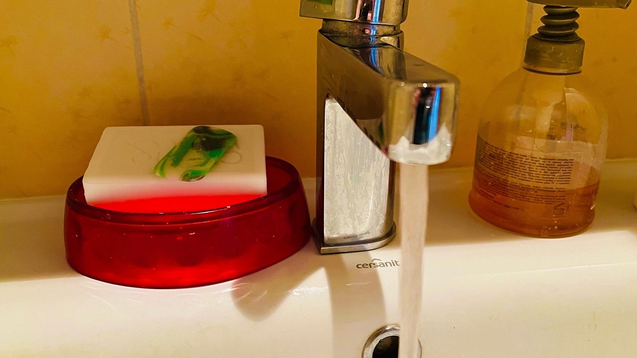 Главная картинка новости: Чебоксарцы снова с горячей водой, но не все: ремонтные работы продолжаются