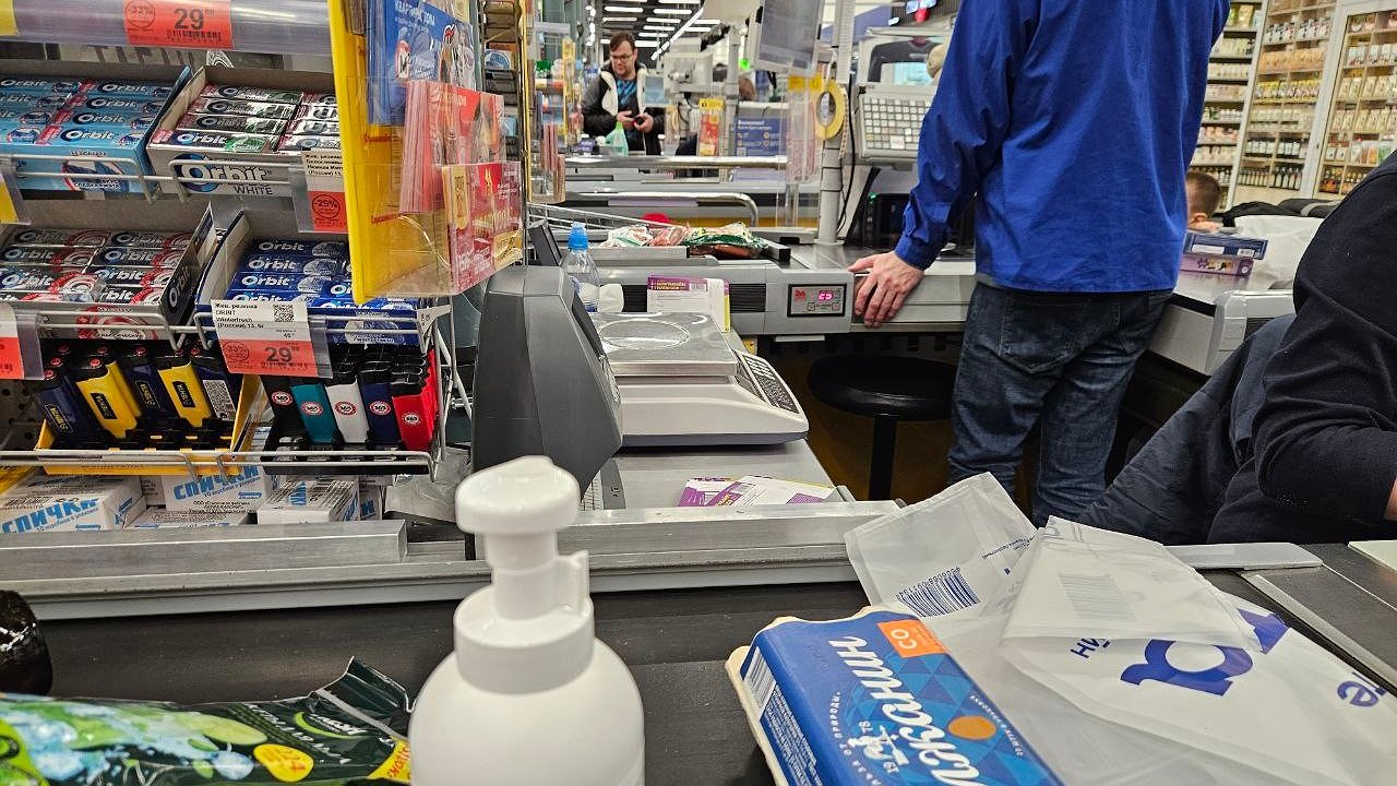 Главная картинка новости: Почему "Пятерочкам" не хватает продавцов: кадровый кризис, о котором все молчат, — на собеседовании такого не расскажут