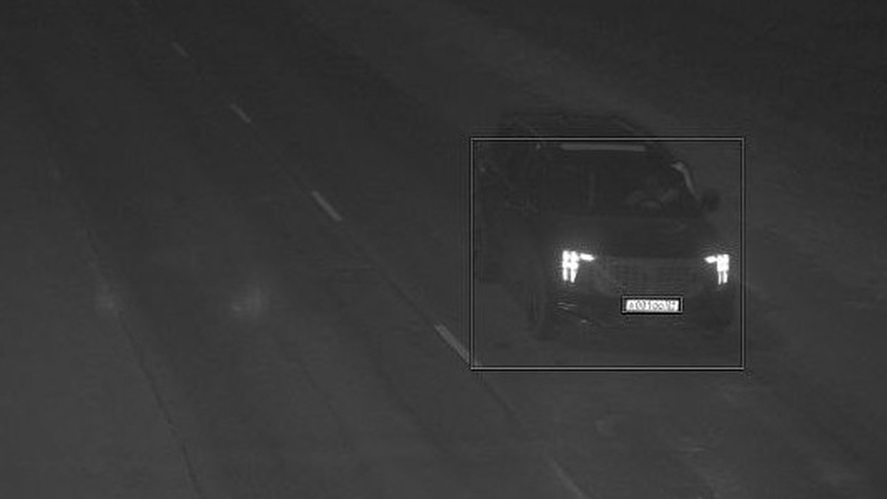 Главная картинка новости: Лихач на китайском внедорожнике устроил ночное "шоу" для камер в Чувашии