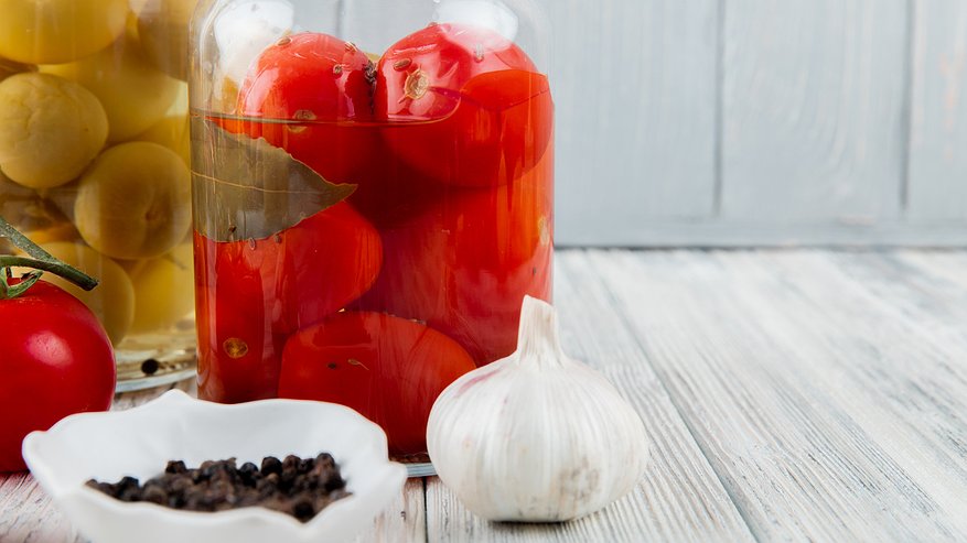 Главная картинка новости: Вкуснейшие помидоры в банке - это лучший рецепт помидоров на зиму: вся фишка в этом особом рассоле