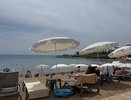 Почему русские ныряют в море при любой погоде, а иностранные гости — нежатся у бассейна?