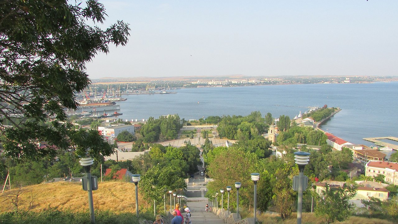 Главная картинка новости: Вдвое дешевле, чем в Турции, а сервис королевский, и море чистое, как слеза, — 3 курорта-конкурента: экономно на лето