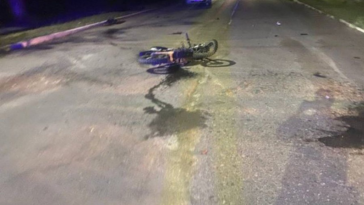 Главная картинка новости: В Чувашии питбайк столкнулся с автомобилем из-за движения по встречке