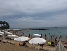 Поголовно возвращаются: туристы бегут с курорта — опасные бактерии в воде вызывают холеру
