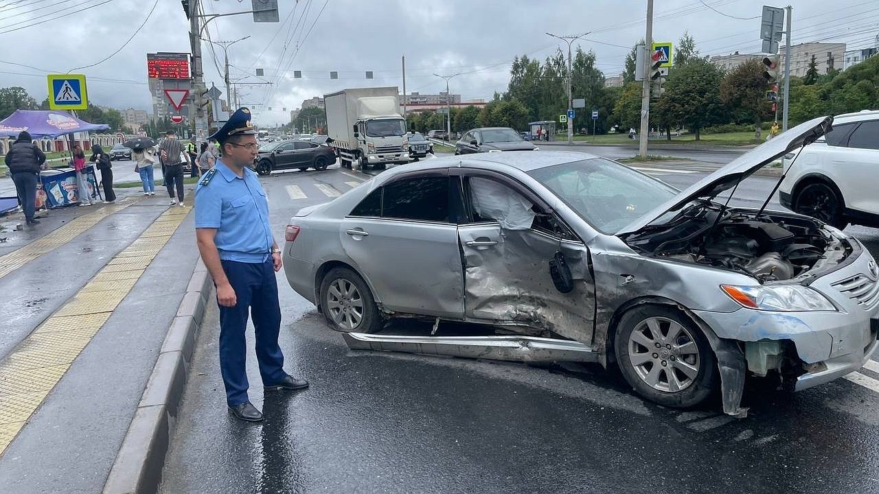 Главная картинка новости: В Чебоксарах прокурор лично выехал на место ДТП, в котором пострадала 13-летняя девочка