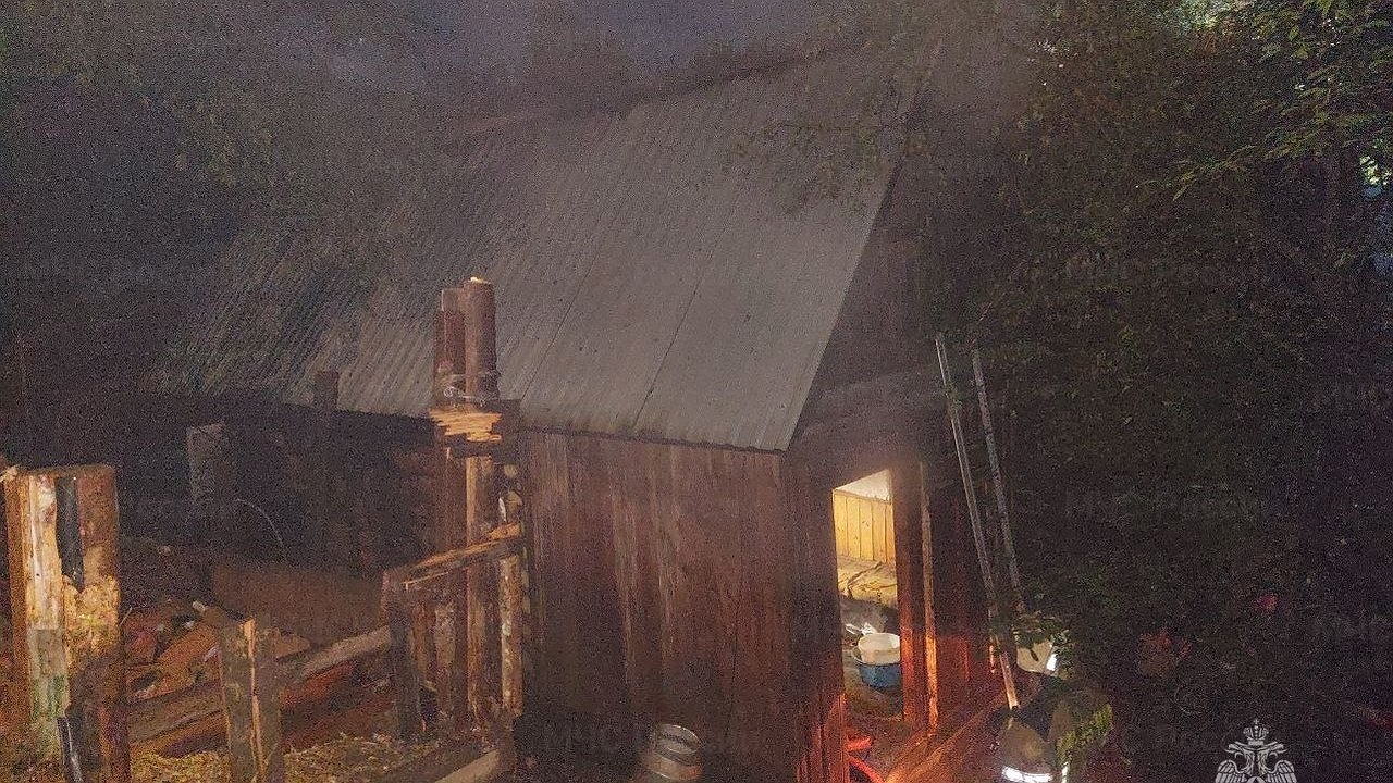 Главная картинка новости: В Чувашии за один день сгорели две бани