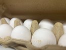 Не кладите варёные яйца в холодную воду: эксперты объяснили, чем это грозит и как правильно остужать продукт