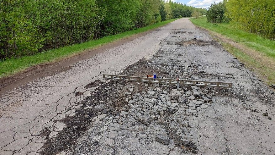 Главная картинка новости: В Чувашии прокуратура требует срочного ремонта "школьной" дороги