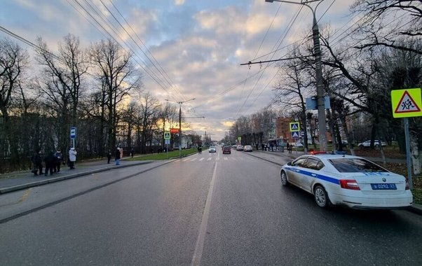 В Чебоксарах автомобиль сбил подростка на пешеходном переходе
