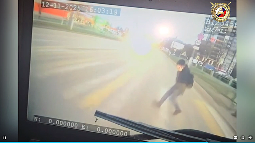 Главная картинка новости: В Республике Чувашия троллейбус наехал на школьника: мальчик погиб