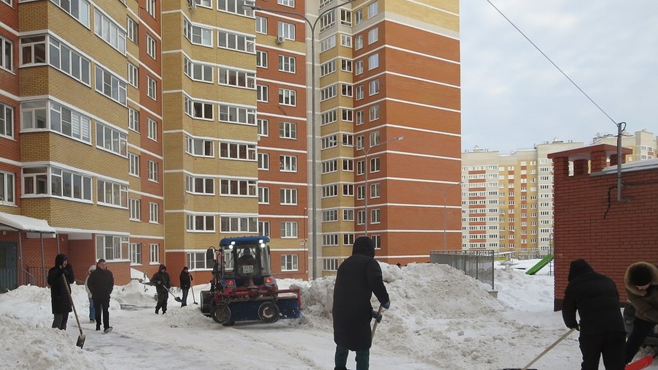 Главная картинка новости: Госжилинспекция выявила массовые нарушения при уборке снега во дворах Чебоксар