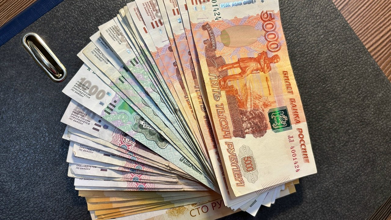 Главная картинка новости: В Чебоксарах 15-летняя школьница перевела мошенникам 370 тысяч рублей со счета матери