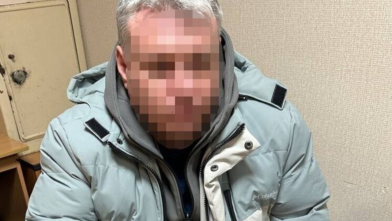 Главная картинка новости: Полиция Чебоксар задержала мошенника, обманувшего предпринимателя на 15 тысяч рублей