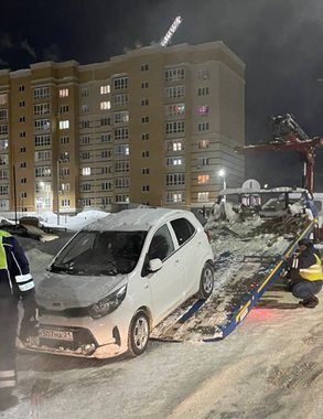 В Чебоксарах эвакуировали автомобиль, мешавший работе снегоуборочной техники